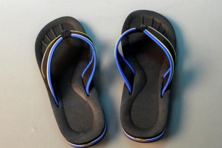 Wearing slippers? M'sian cops issue summons
