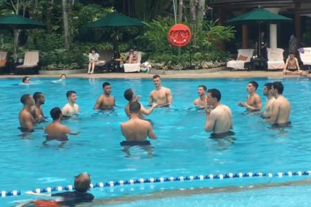 WATCH: Arsenal players play keepy uppy in the pool
