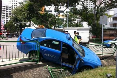 Taxi plunges into Toa Payoh drain after collision