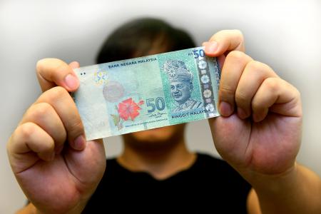 Moneychanger recovers only one of 3,000 RM50 notes that flew out at BKE