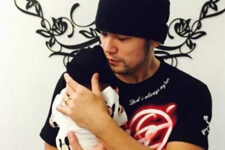 Jay Chou teases fans with picture of daughter
