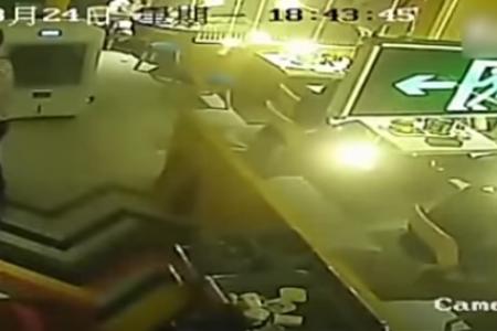 WATCH: Hotpot restaurant waiter pours boiling soup over customer and beats her