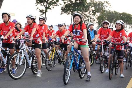 Cyclists praise OCBC Cycle 2015