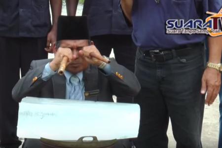 Here's the bomoh way to rid haze: Use ice