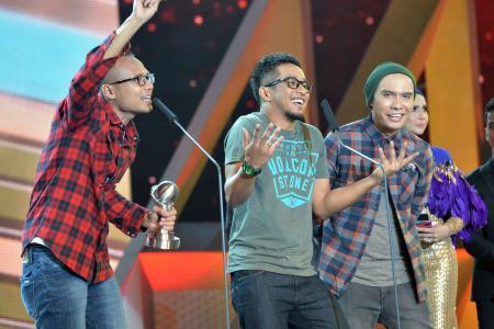 Taufik Batisah wins big at Anugerah Planet Muzik awards