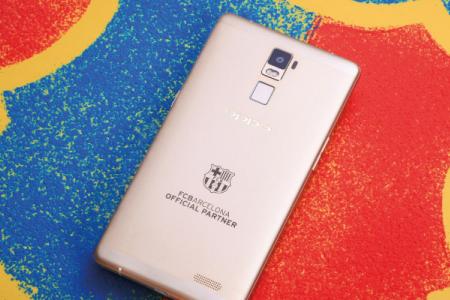 WIN A LIMITED EDITION OPPO FC BARCELONA PHONE
