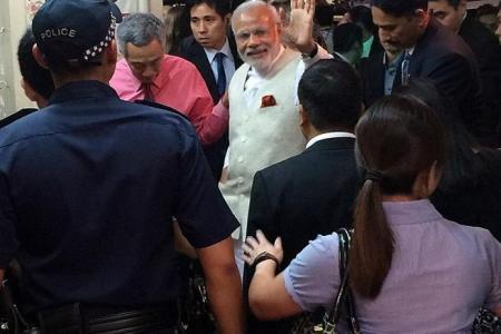 Indian PM Modi has supper with PM Lee at Komala Vilas