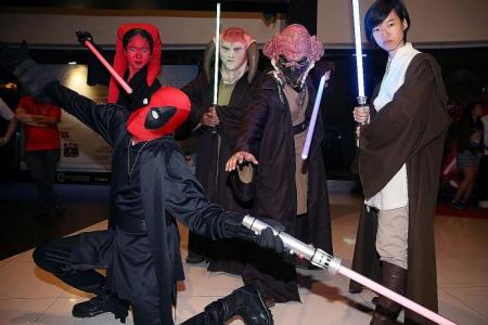 Dress-up party at first public Star Wars screening here