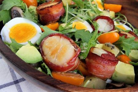 Grilled scallop salad