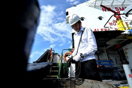 Confessions of a Port Chemist: Ship crews try to curry favour to get pass