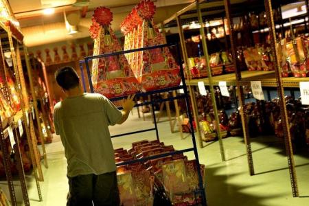 Companies spending less per Chinese New Year hamper
