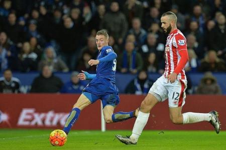 Vardy ends drought as Leicester go top