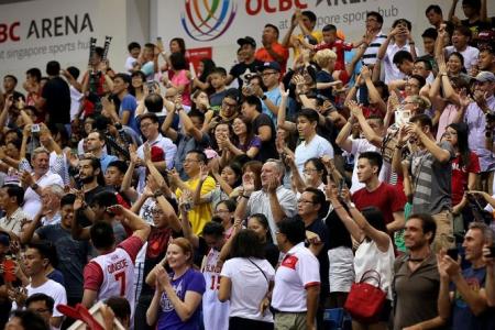 Slingers' buzzer-beating 75-73 win forces Game Five 
