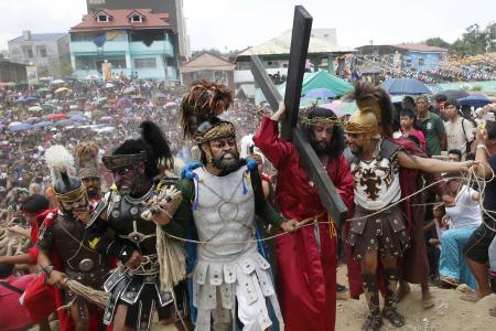Ritual crucifixion draws big crowds