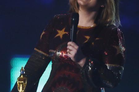 Adele to debut music videos at awards