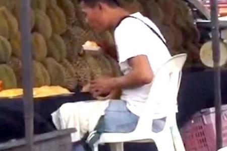 Durian seller 'spits' on fruits while packing