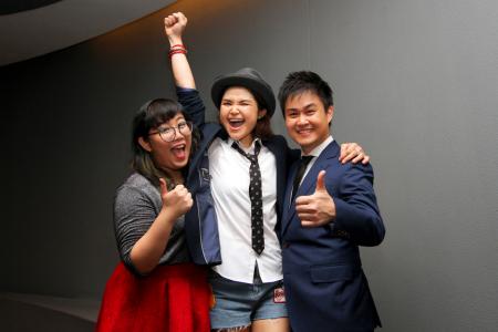 Olinda 'taped hand' to mic for China Super Vocal final