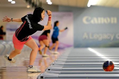 Korea's Jung thrives on unfamiliar lanes at Singapore's premier bowling event