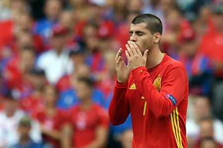 Spain start with win but look ill-equipped for title defence