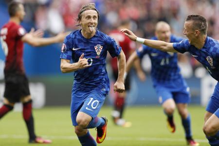 Modric fires in stunning volley to beat Turkey