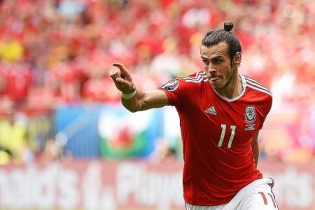 England's Rooney and Wales' Bale set to decide 'Battle of Britain'