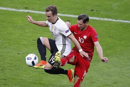 Germany should dispense with false No. 9, says Andrew Warshaw