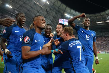 Griezmann brace sends France to the final