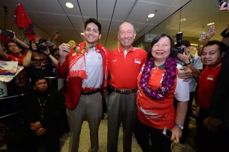 Hundreds turn out to give Joseph Schooling a hero's welcome