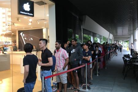 iPhone 7 Plus sold out by noon
