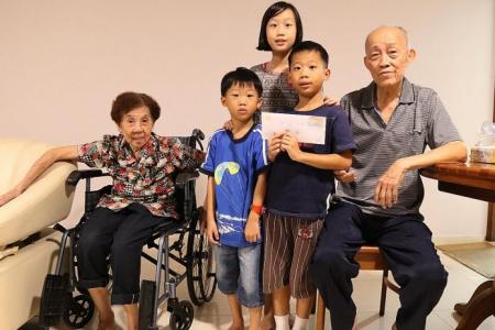 Young siblings donate $500 to elderly hawker whose stall was destroyed in fire