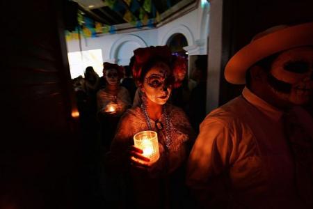 Some 2,000 people attend Mexican festival honouring the dead Night of the walking dead