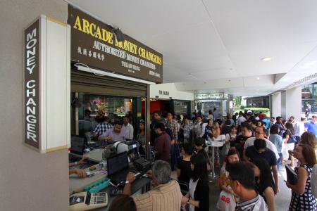 Singaporeans in ringgit buying spree