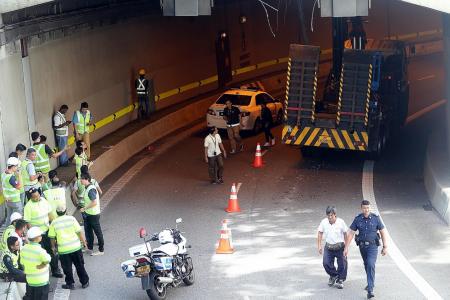 Crane hits ceiling of  CTE tunnel