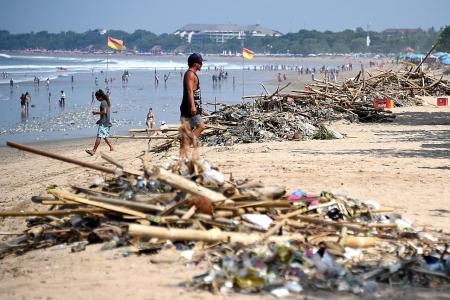 Joint effort to clean up Bali beach