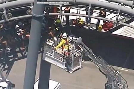 20 trapped on rollercoaster in Aussie park