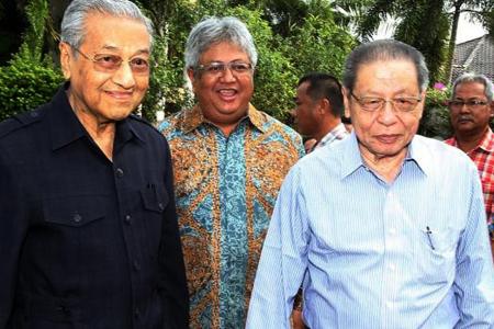 Issue of forex losses a &#039;diversion&#039;: Dr M