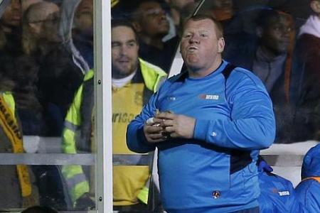 Sutton&#039;s &#039;roly-poly goalie&#039; eats pie during match