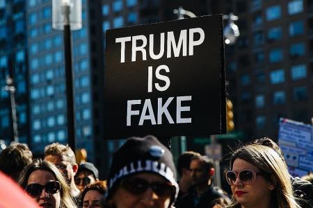 Thousands in US rally against Trump