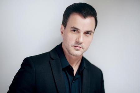 Singer Tommy Page dies at 46