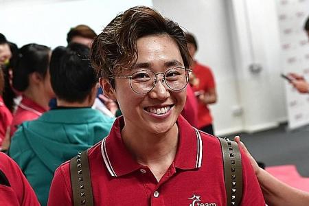 Paddler Feng may train overseas
