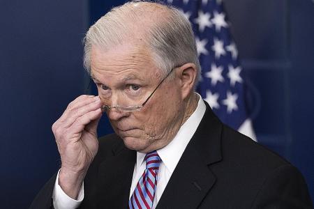 US Attorney-General steps up pressure on &#039;sanctuary cities&#039;