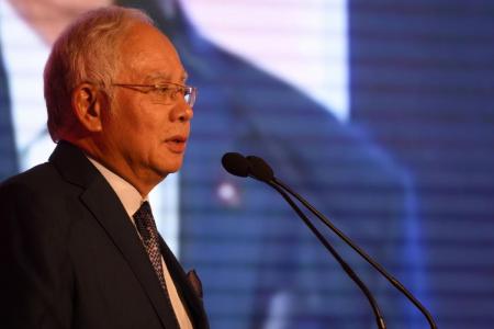 Sign election near as Najib takes BN for retreat