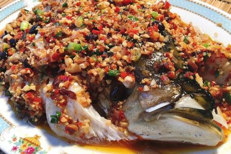 Hed Chef: Steamed fish head with black bean sauce