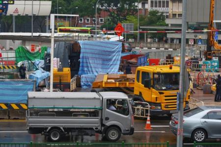 Crane topples in Outram Road
