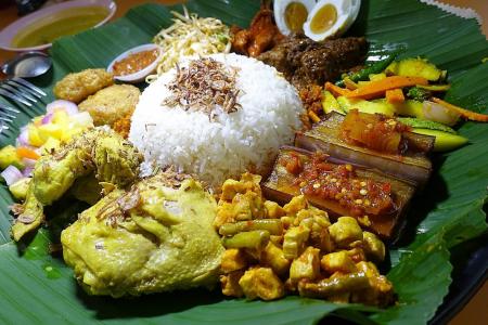 Makansutra: Nasi ambeng done just right 