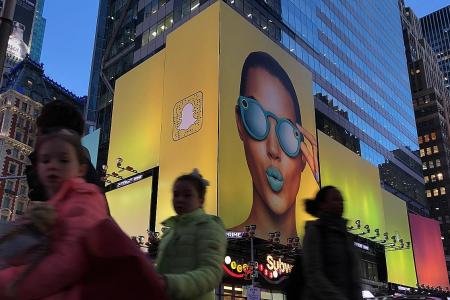 Snap sinks to IPO price for first time since market debut