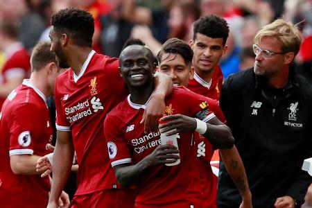  Liverpool&#039;s Sadio Mane (C) celebrates scoring their first goal with Liverpool manager Juergen Klopp and team mates