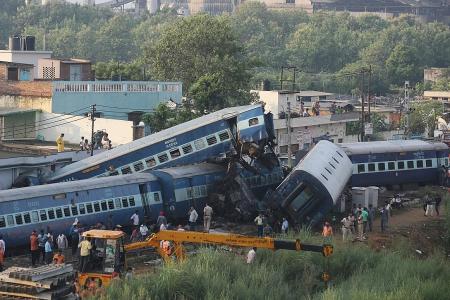 Train crash kills 23 in India
