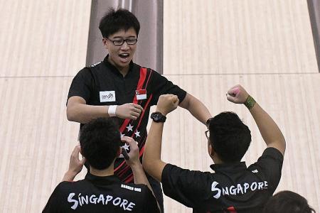 Men&#039;s bowlers end 22-year wait for team gold
