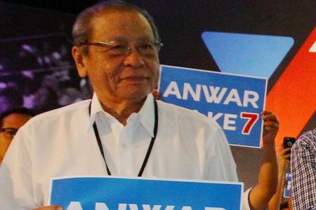 Malaysia opposition infighting may lead to ruling coalition's win